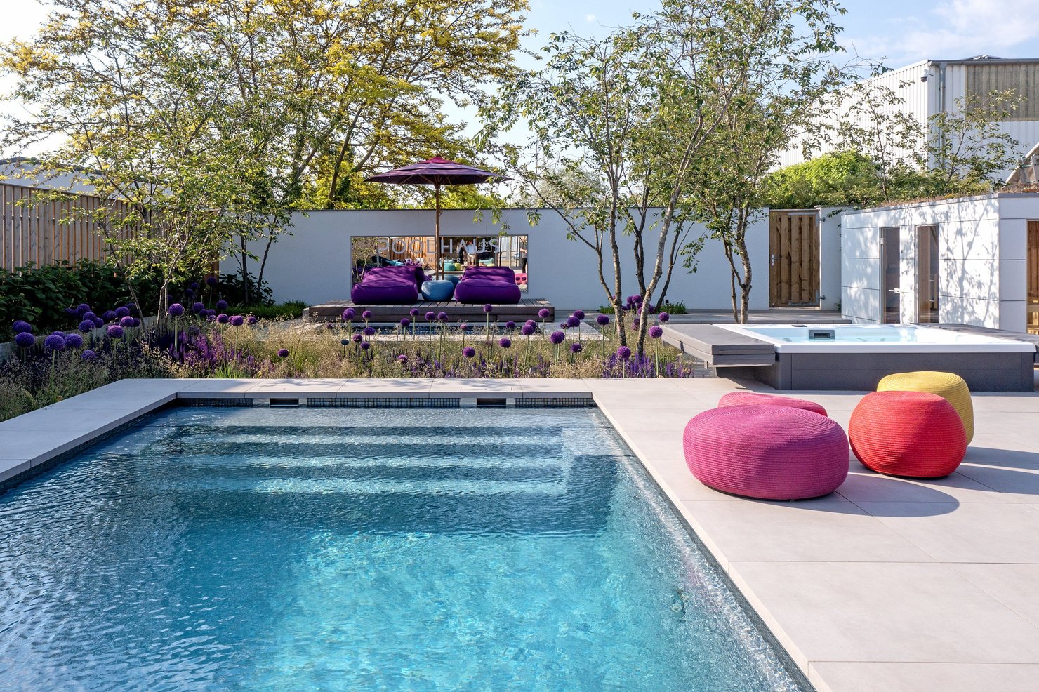 D·Line Linear RS 1175 Pool von RivieraPool, 370 × 1175 cm, Granicite Steingrau mit Mosaikdekor Ezarri Lava – moderner Gartenpool in Hannover