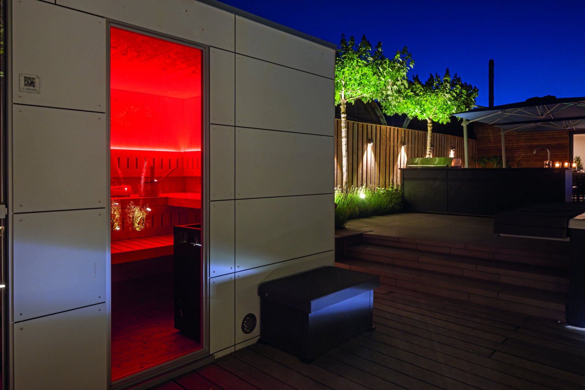 Sauna mit roter Lichttherapie und privatem Spa – RivieraPool Ausstellung Hannover
