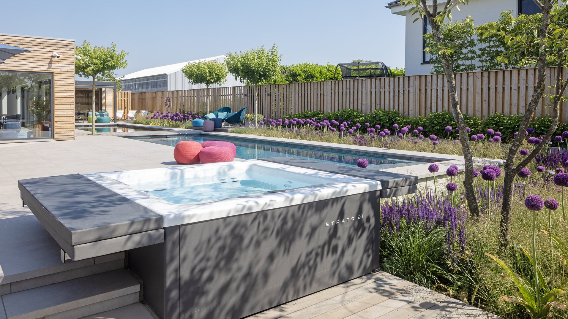 Whirlpool mit Gartenpool – RivieraPool Ausstellung Hannover